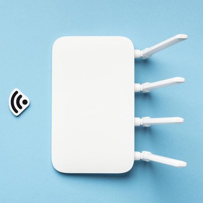 top-view-wi-fi-router-with-smartphone.jpg