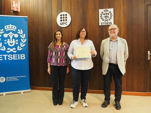 La directora de la Càtedra d'empresa Vanderlande-UPC, Amaia Lusa, va recollir la menció en absència de la premiada